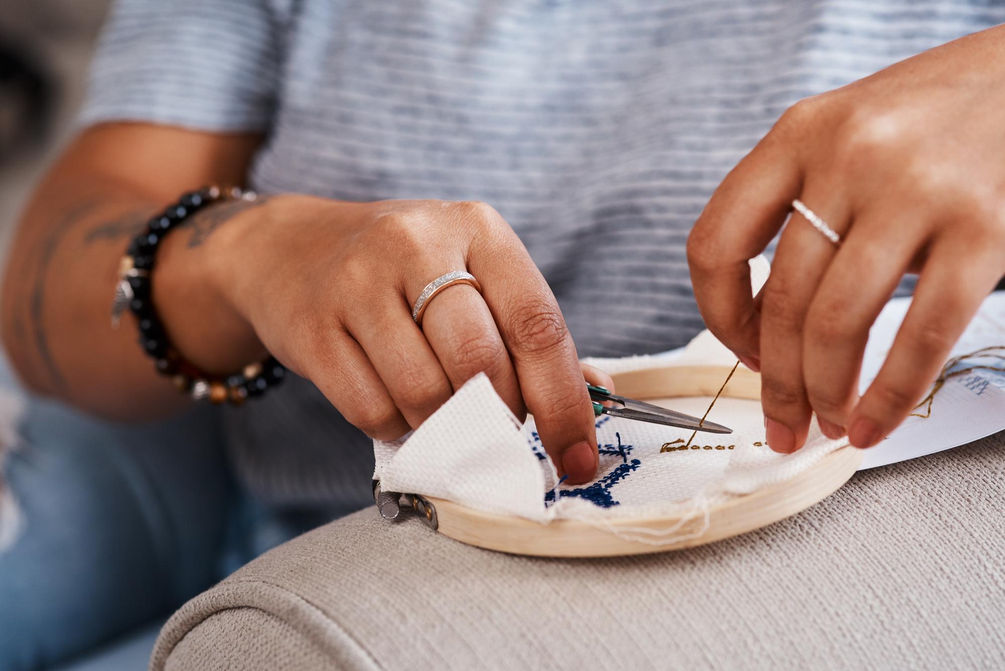 İş başında öğrenci, nakış detayı